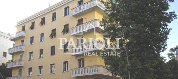 4 rooms Apartment in Rome, Italy No. 21562 2