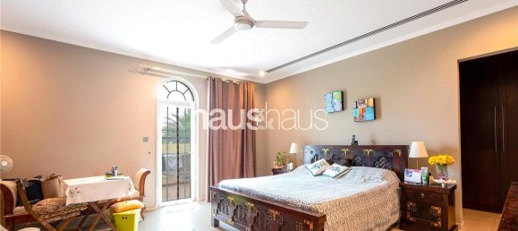 Вилла с 4 спальнями в Jumeirah Park, ОАЭ № 98734 17