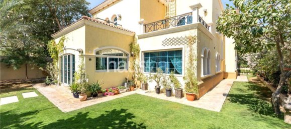 Вилла с 4 спальнями в Jumeirah Park, ОАЭ № 98734 11