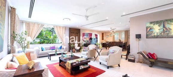 Вилла с 4 спальнями в Jumeirah Park, ОАЭ № 98734 3