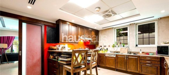 Вилла с 4 спальнями в Jumeirah Park, ОАЭ № 98734 18