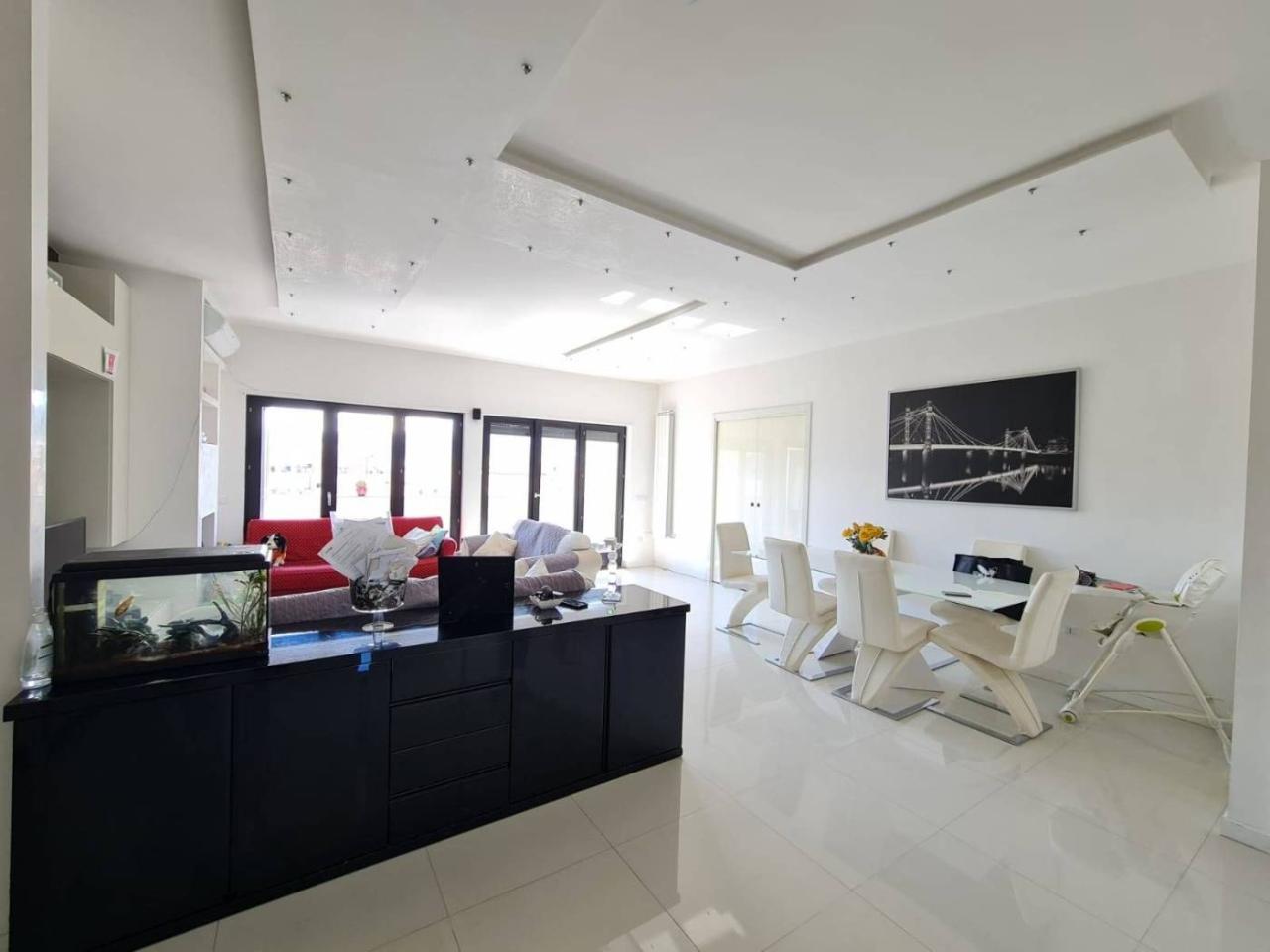 8 rooms Penthouse in Cosenza, Italy No. 18880