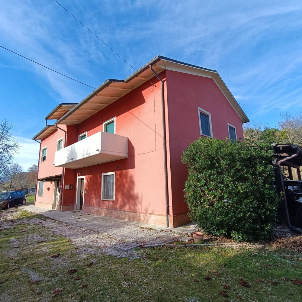7 rooms Apartment in Fermignano, Italy No. 111723