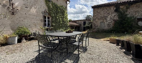 3 bedrooms House in Confolens, France No. 335437 2