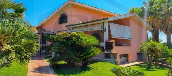 4 bedrooms Villa in Cerveteri, Italy No. 313167 3