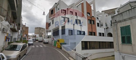 140m² Commercial property in Pisticci, Italy No. 69072 4
