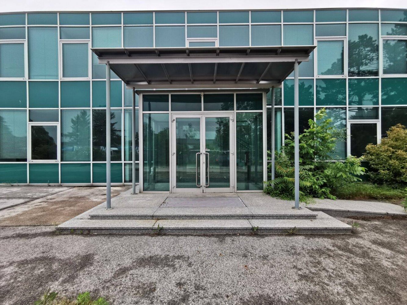 1663m² Office in Perchtoldsdorf, Austria No. 60306