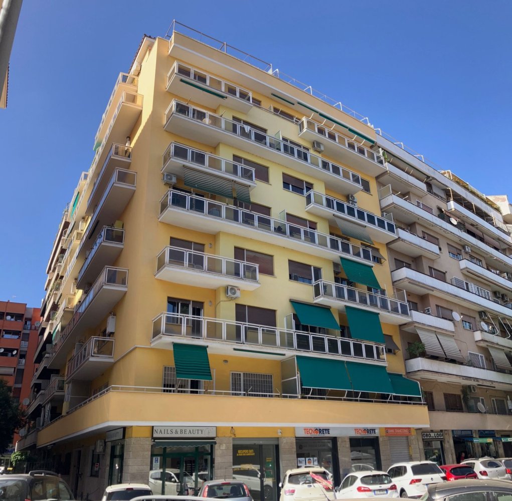 4 bedrooms Apartment in Rome, Italy No. 402968