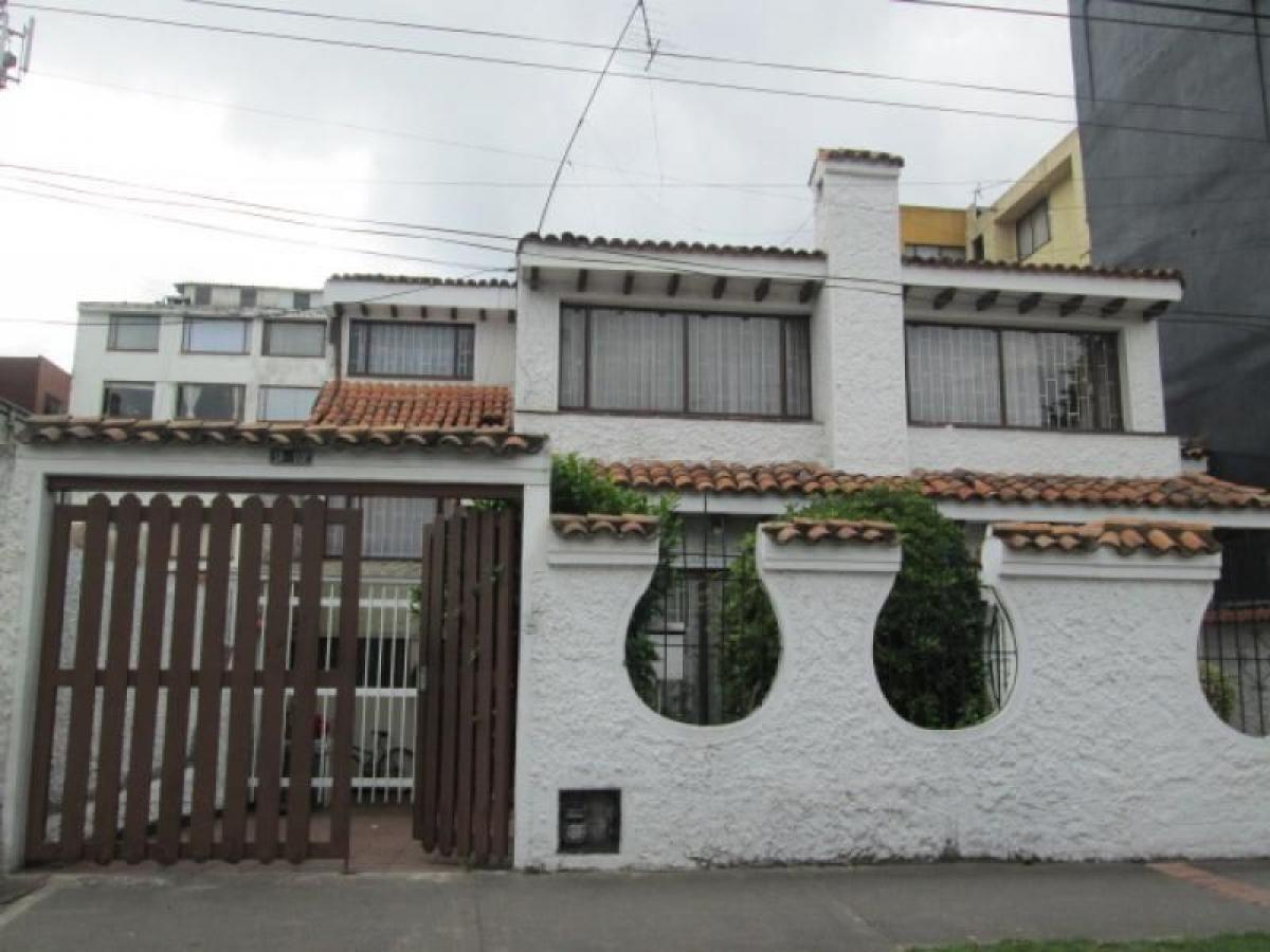 Casa de 5 dormitorios en Bogotá, Colombia No. 14252
