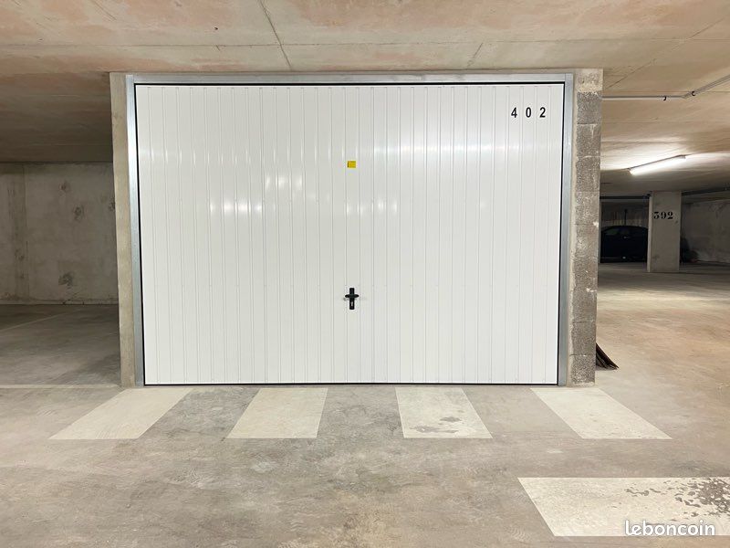  Garage in Pontault-Combault, France No. 328157