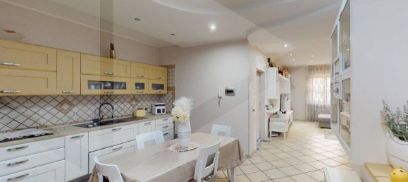 3 bedrooms Apartment in Arzano, Italy No. 24671 5