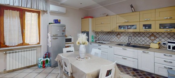 3 bedrooms Apartment in Arzano, Italy No. 24671 3