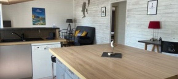 Edificio de 9 habitaciónes en Le Chateau-d'Oleron, France No. 100819 6