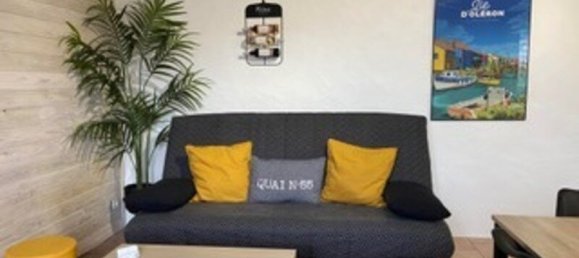 Edificio de 9 habitaciónes en Le Chateau-d'Oleron, France No. 100819 4