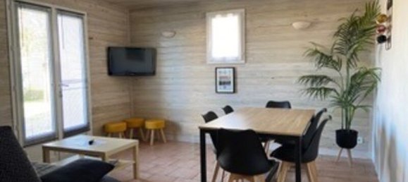 Edificio de 9 habitaciónes en Le Chateau-d'Oleron, France No. 100819 7