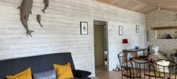 Edificio de 9 habitaciónes en Le Chateau-d'Oleron, France No. 100819 5