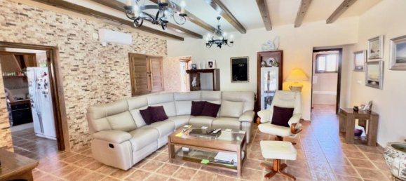3 bedrooms Finca in Orihuela, Spain No. 13728 4