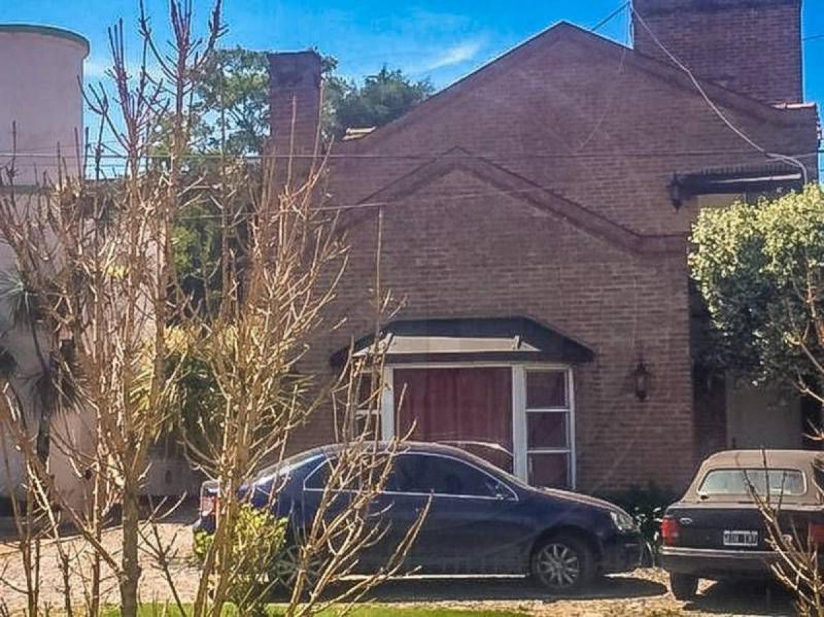 Casa de 3 dormitorios en Pilar, Argentina No. 70386