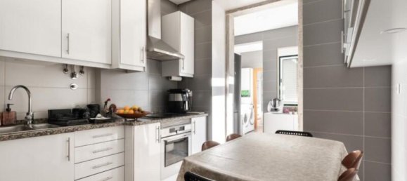 2 bedrooms Apartment in Lisbon, Portugal No. 111463 2