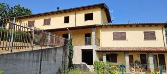 Apartamento de 5 habitaciónes en Perugia, Italy No. 1843 2
