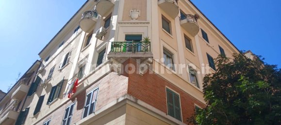 2 rooms Commercial property in Rome, Italy No. 327879 2