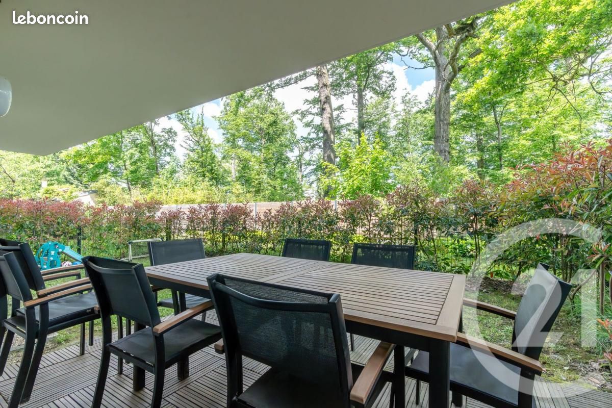 Apartamento de 2 dormitorios en Le Plessis-Trevise, France No. 285712