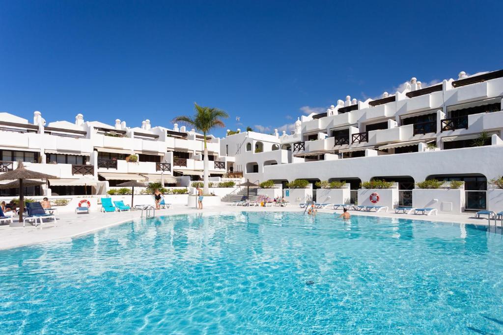 Grundstück in Guardamar del Segura, Spain 4256m², Nr. 8239