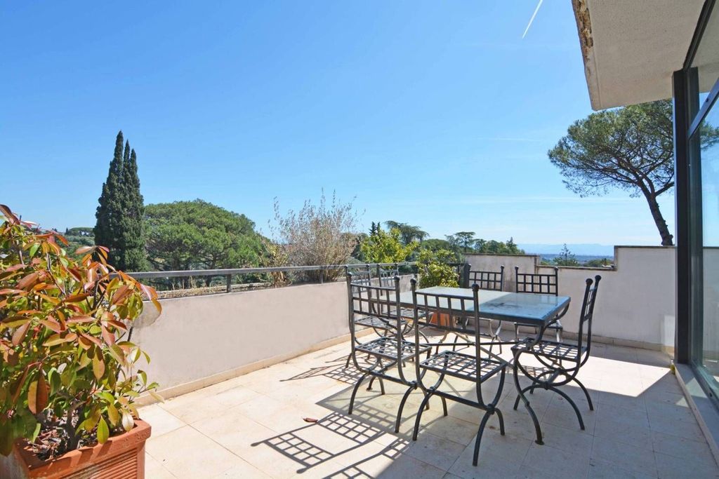 3 bedrooms Penthouse in Rome, Italy No. 334942