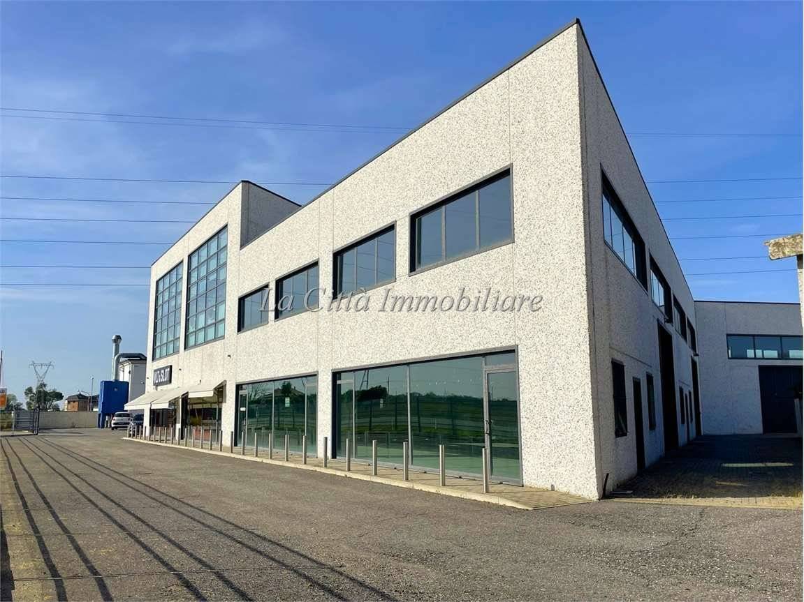 1-salle Entrepôt à Romentino, Italy No. 51545