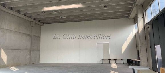 1-salle Entrepôt à Romentino, Italy No. 51545 3