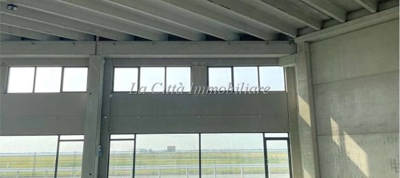 1-salle Entrepôt à Romentino, Italy No. 51545 8