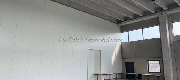 1-salle Entrepôt à Romentino, Italy No. 51545 4