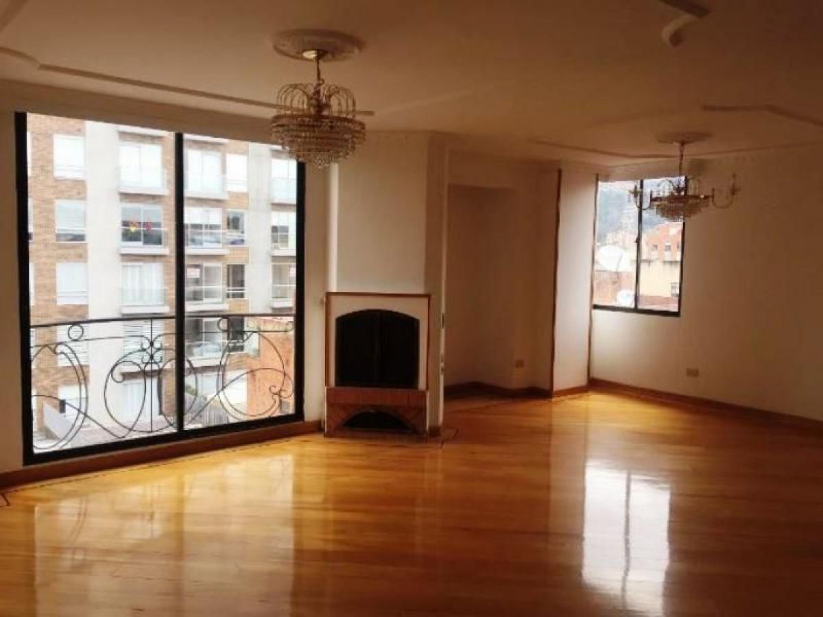 3 bedrooms House in Bogota, Colombia No. 10375