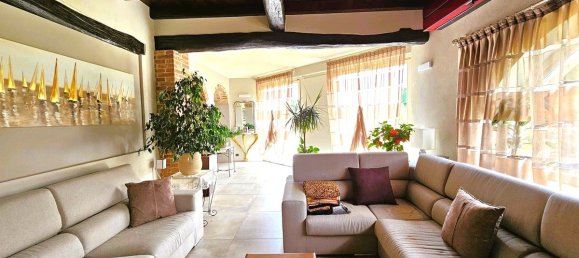 4 bedrooms Villa in Cherasco, Italy No. 126831 12