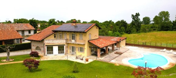 4 bedrooms Villa in Cherasco, Italy No. 126831 3