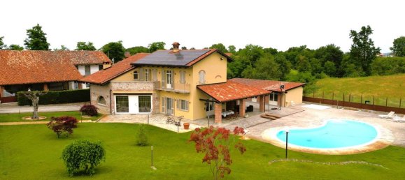 4 bedrooms Villa in Cherasco, Italy No. 126831 4