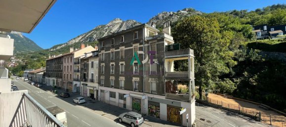 Apartamento de 3 dormitorios en Grenoble, France No. 200948 9