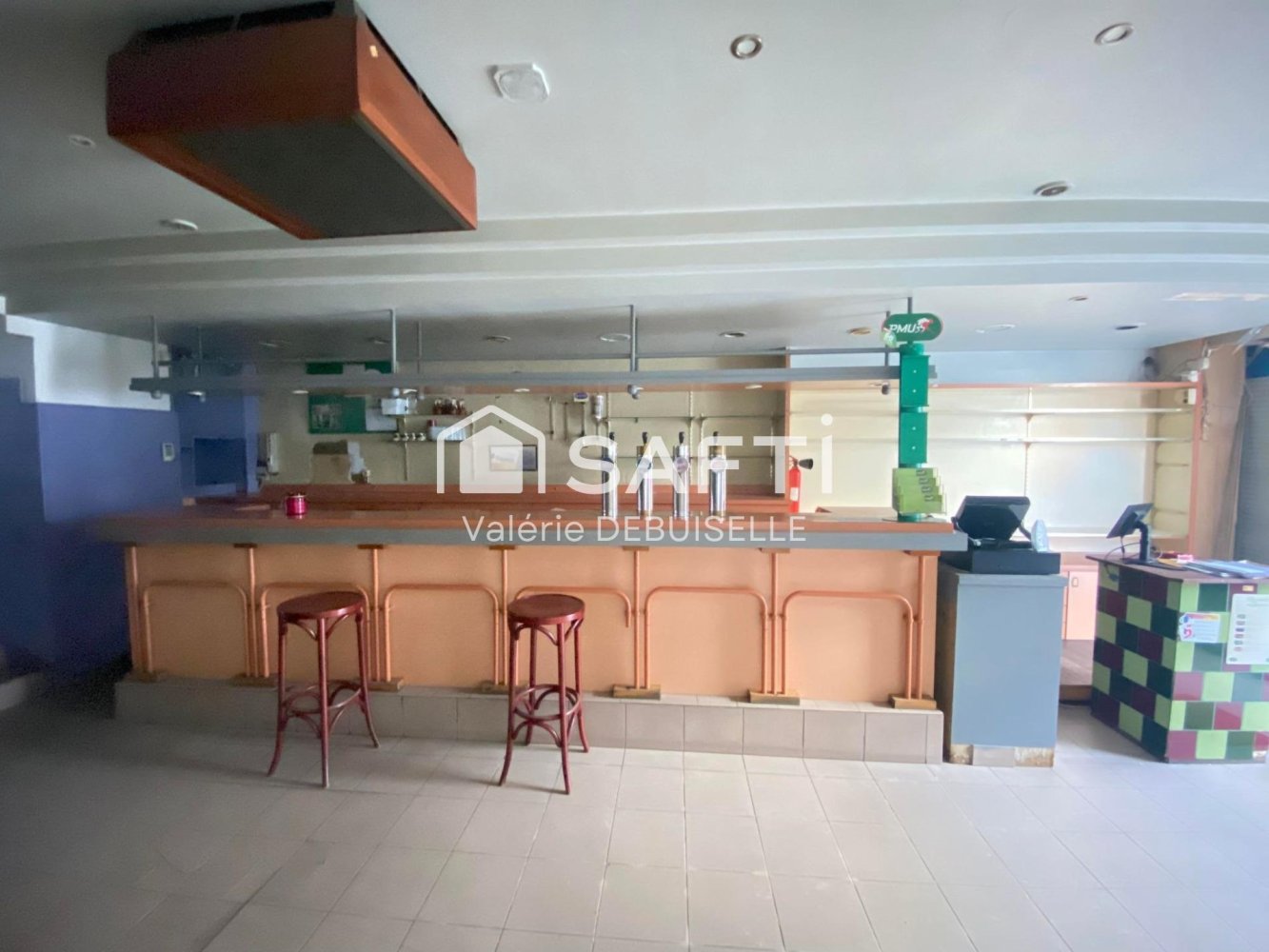 115m² Building in Auchel, France No. 79650