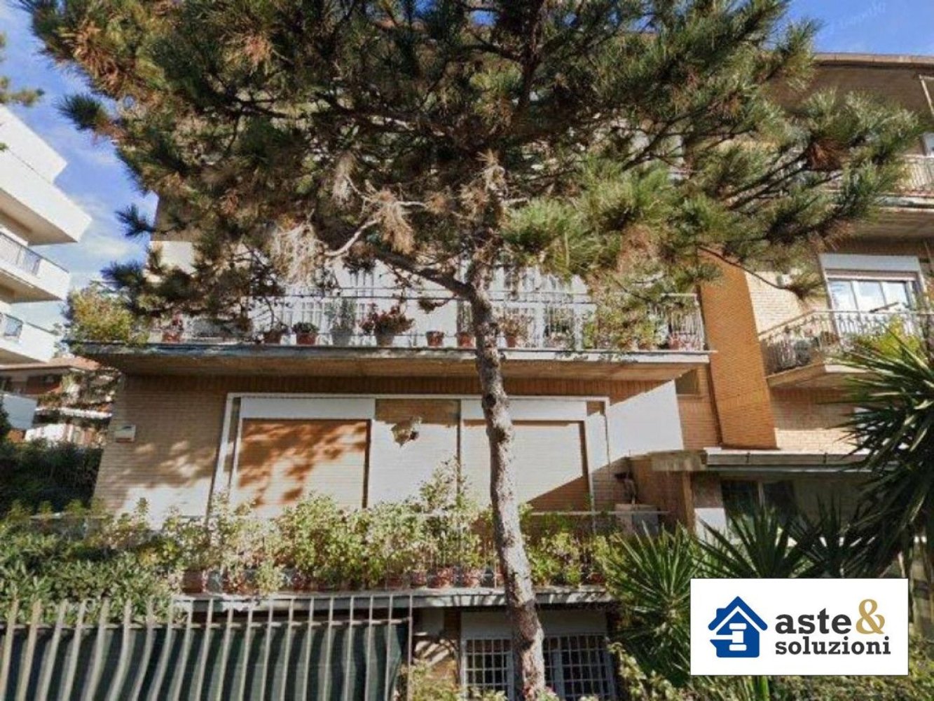 Apartamento de 4 dormitorios en Rome, Italy No. 378140