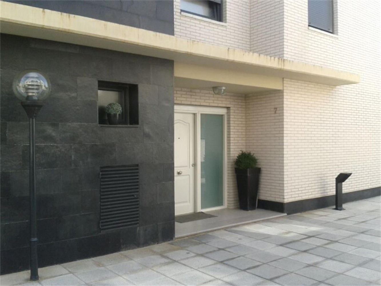 3 bedrooms Townhouse in Zaragoza, Spain No. 166060