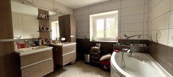 4 bedrooms House in Saint-Amand-Montrond, France No. 89150 12