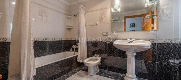 4 bedrooms Apartment in Granada, Spain No. 169734 10