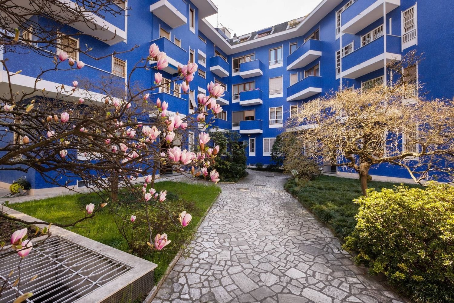 3 bedrooms Apartment in Milan, Italy No. 364914