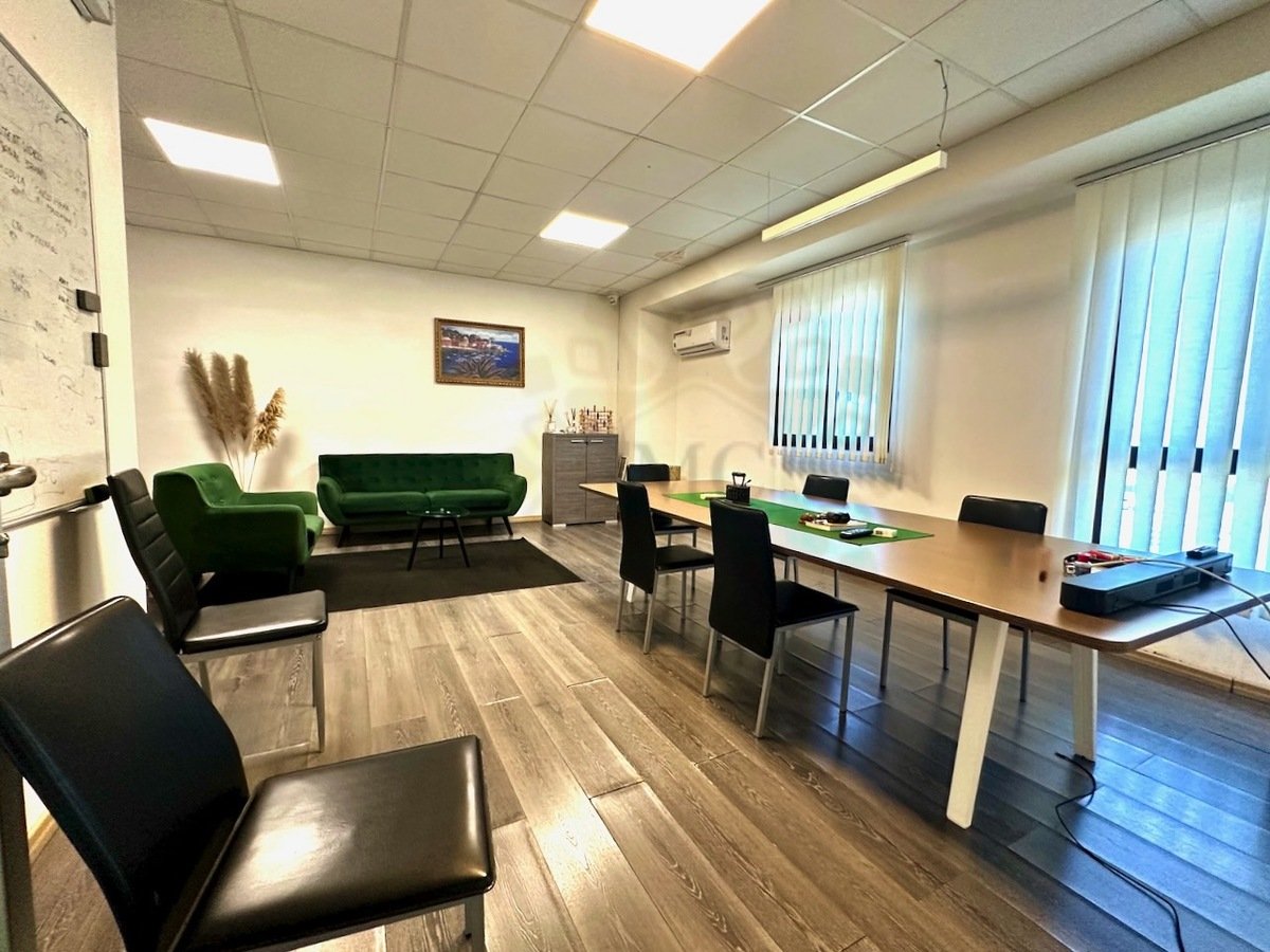 Escritório T5 em Sestu, Italy N.º 318992