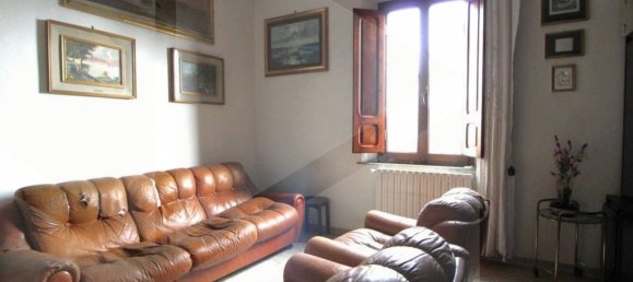 7 rooms Apartment in Pontedera, Italy No. 19253 5