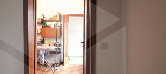 7 rooms Apartment in Pontedera, Italy No. 19253 12