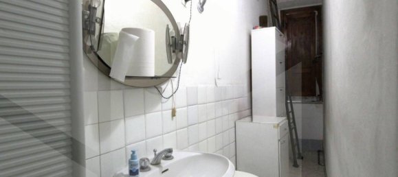 7 rooms Apartment in Pontedera, Italy No. 19253 25