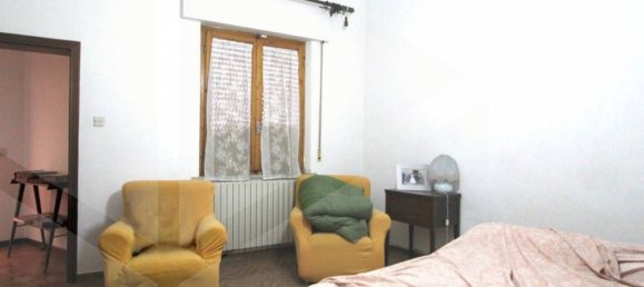 7 rooms Apartment in Pontedera, Italy No. 19253 15