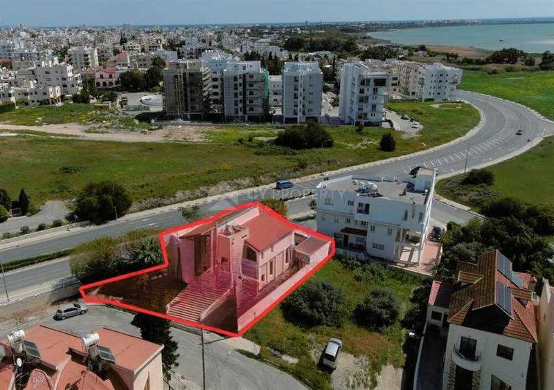 4 bedrooms House in Larnaca, Cyprus No. 7515