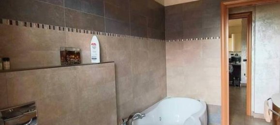 4-salle Appartement à Asti, Italy No. 36037 17